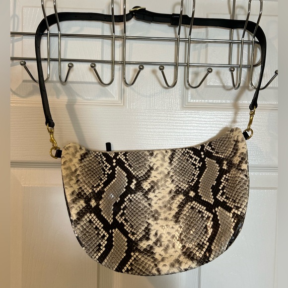 Clare v grande fanny - Picture 2 of 4